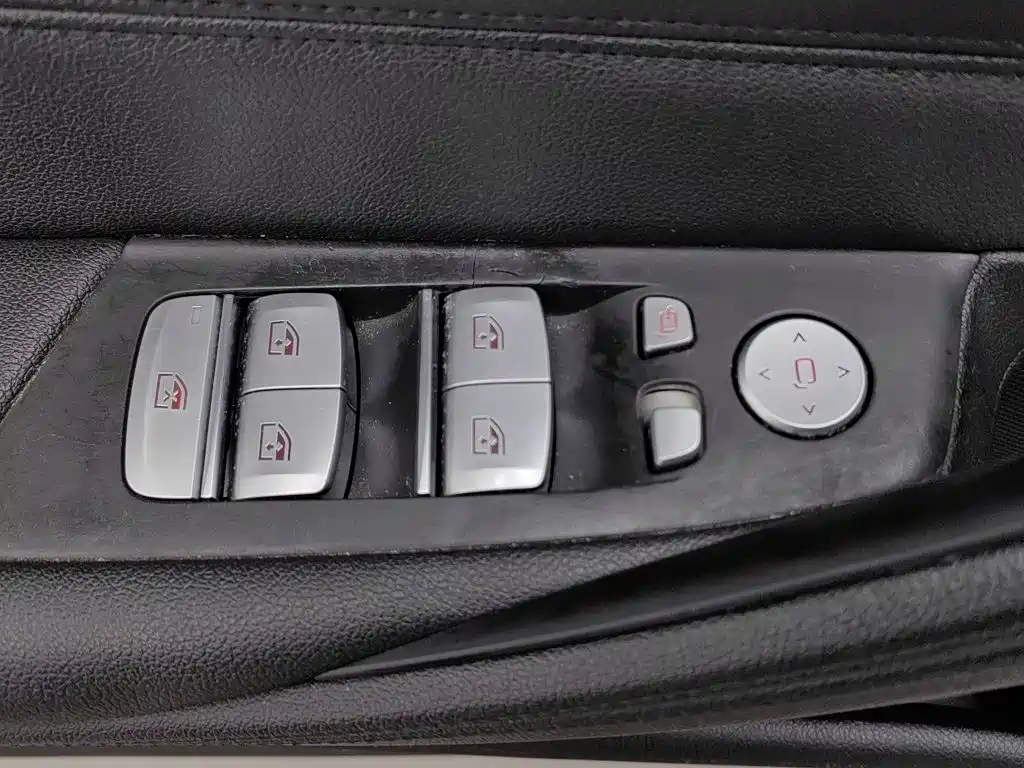 BMW 5 Series — миниатюра 9
