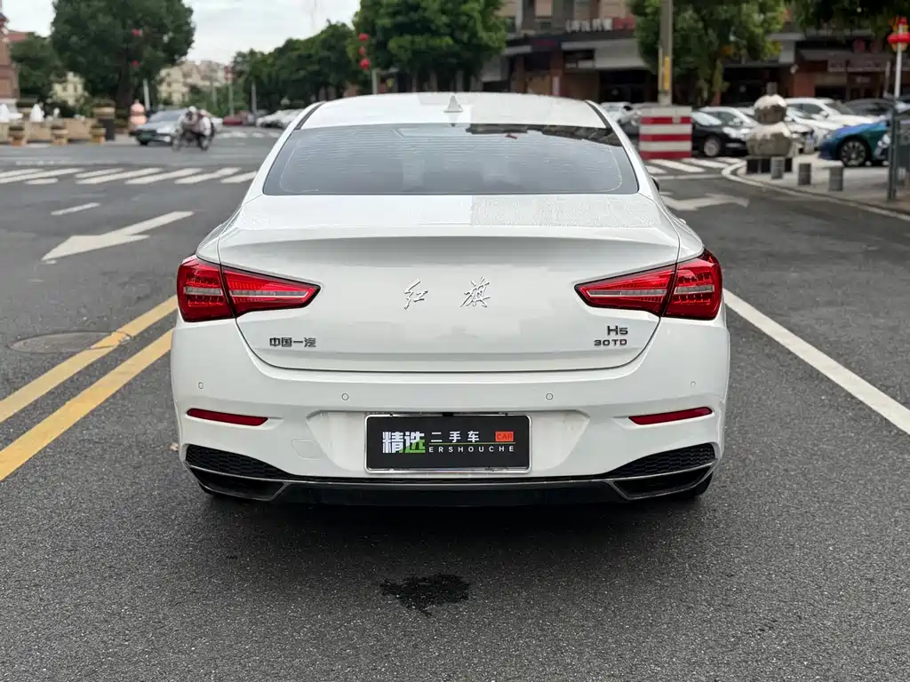 Hongqi Hongqi H5 — миниатюра 14