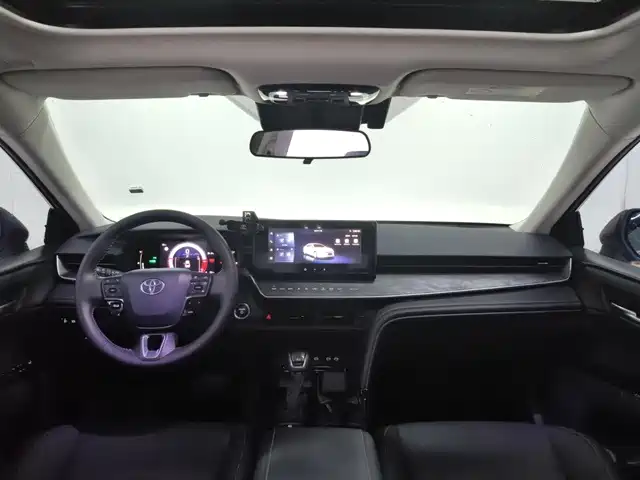 Toyota Camry — миниатюра 7