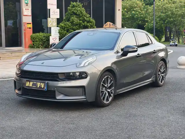 Lynk & Co 03