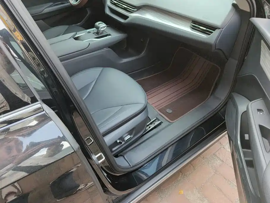 Hongqi Hongqi E-QM5 — миниатюра 8