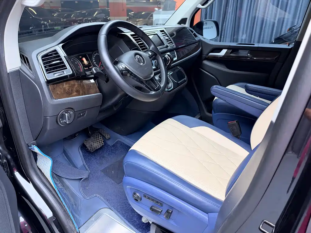 Volkswagen Multivan — миниатюра 4