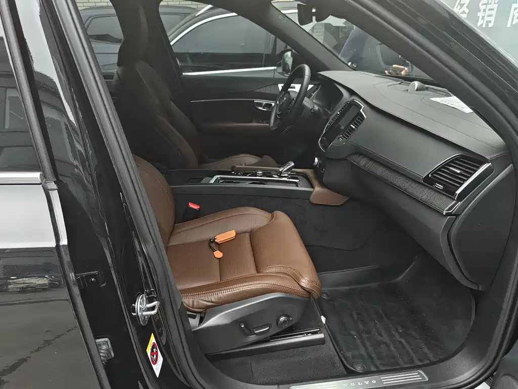 Volvo XC90 — миниатюра 6