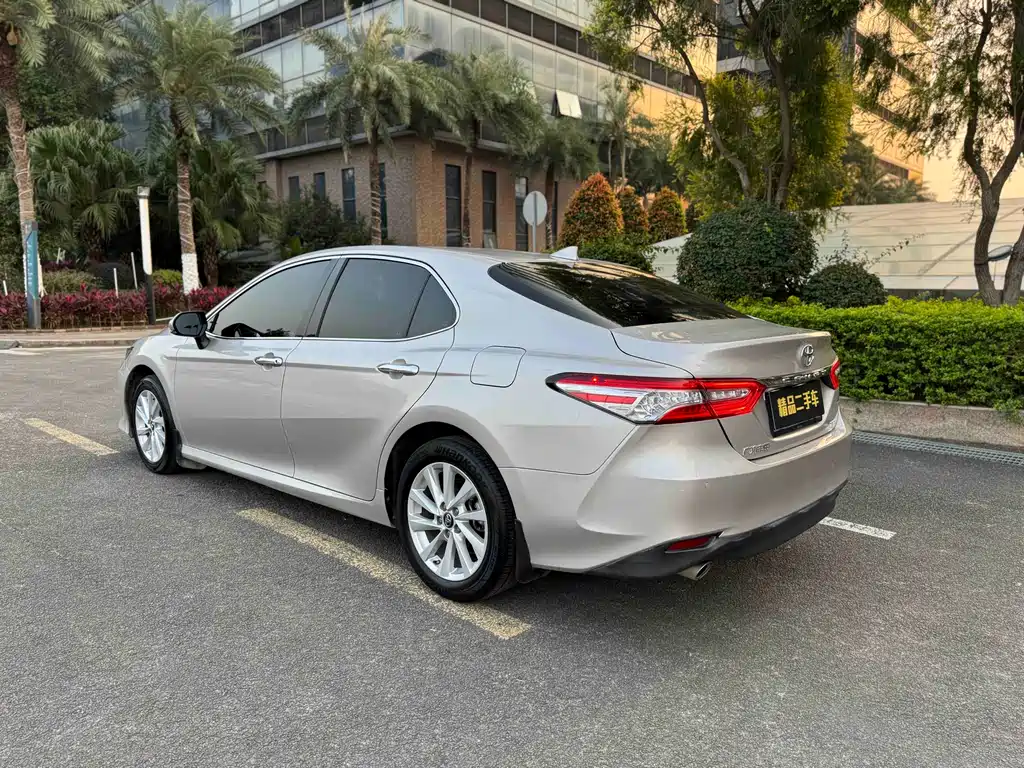 TOYOTA CAMRY