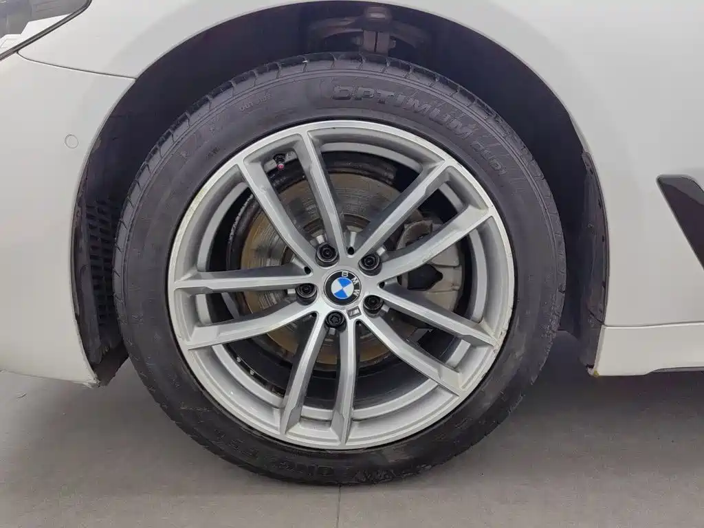 BMW 5 Series — миниатюра 17