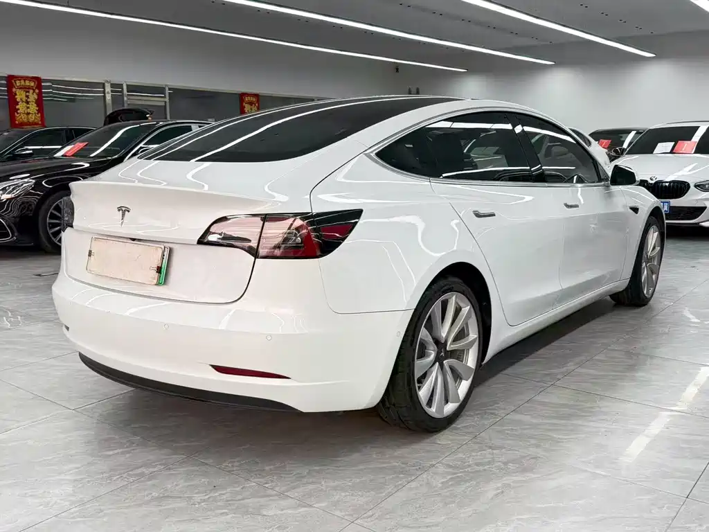 Tesla Model 3 — миниатюра 6