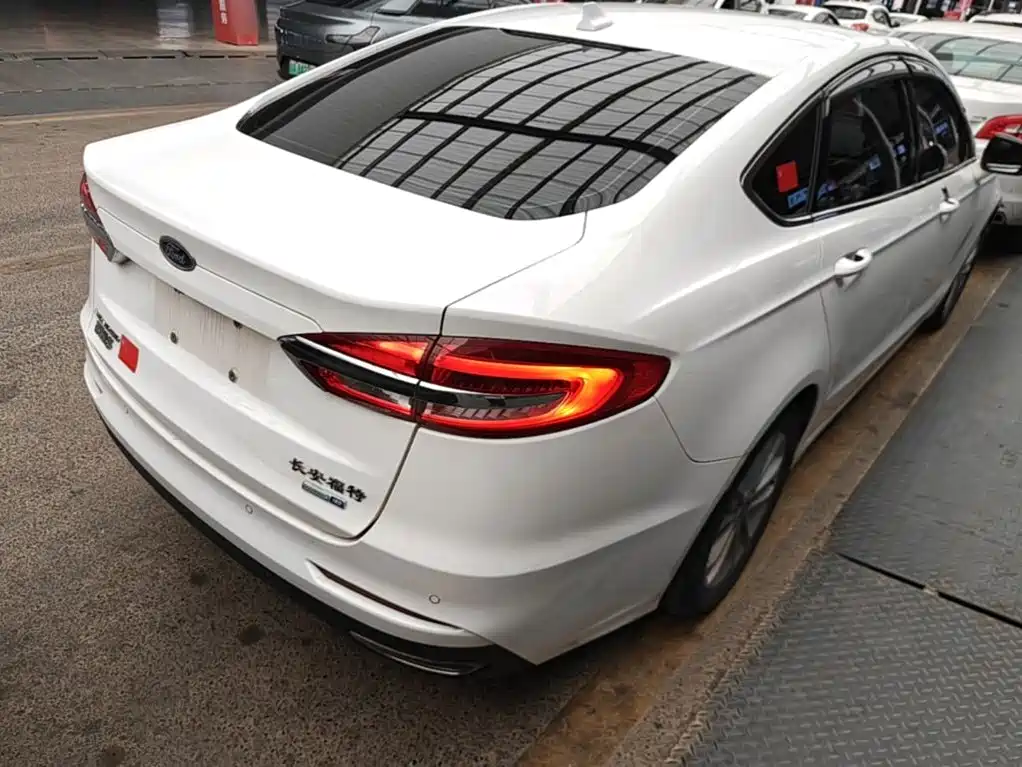 Ford Mondeo — миниатюра 7