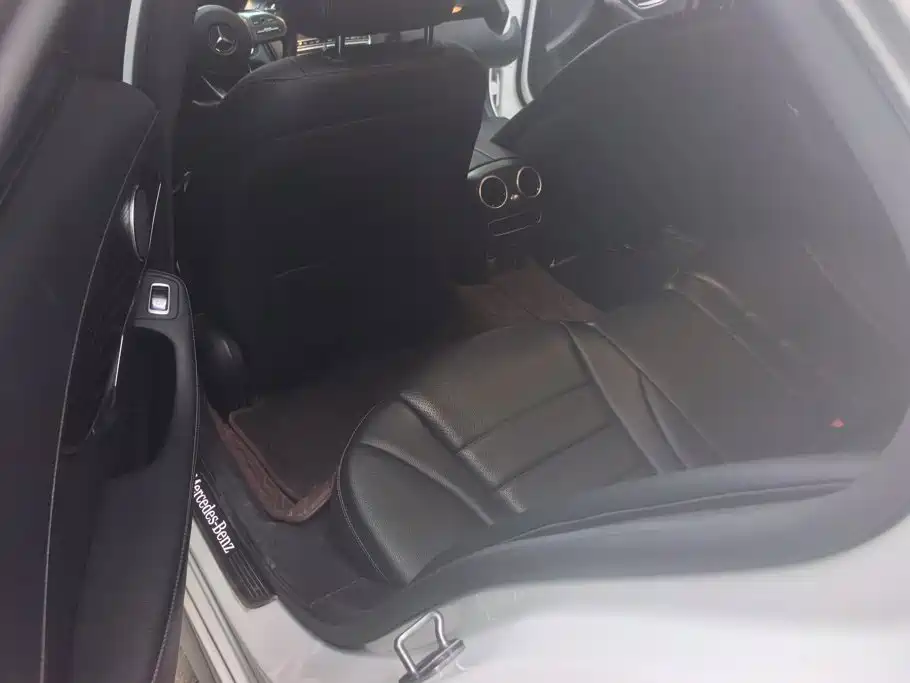 Mercedes-Benz C-Class — миниатюра 11