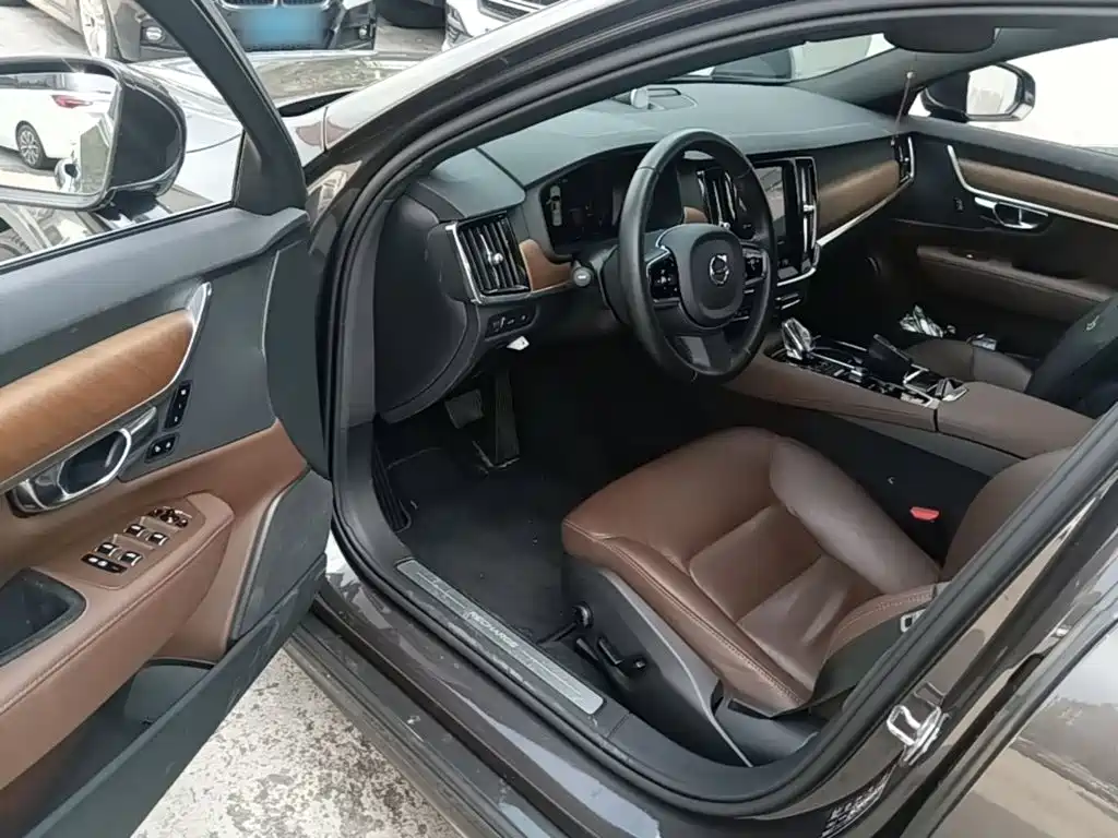 Volvo S90 PHEV — миниатюра 16
