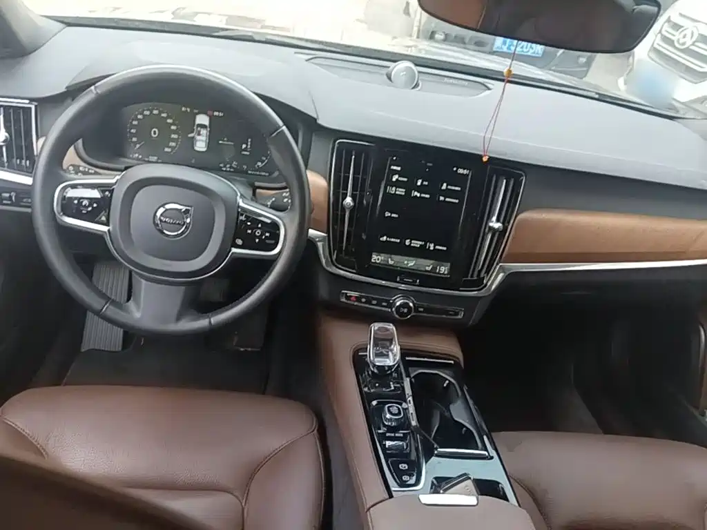 Volvo S90 PHEV — миниатюра 10
