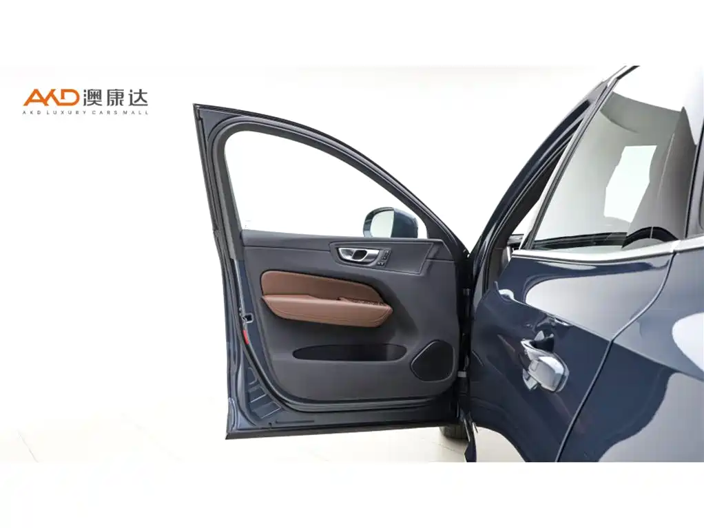 Volvo XC60 PHEV — миниатюра 10