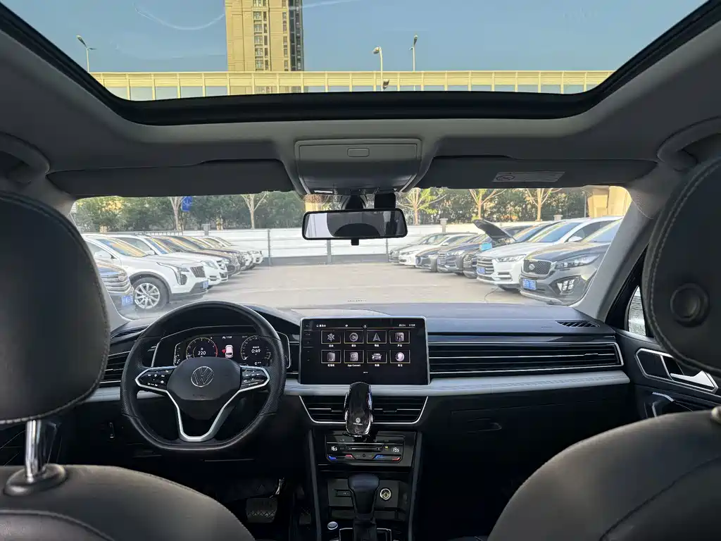 Volkswagen Tiguan L L 2021 330TSI AT Smart