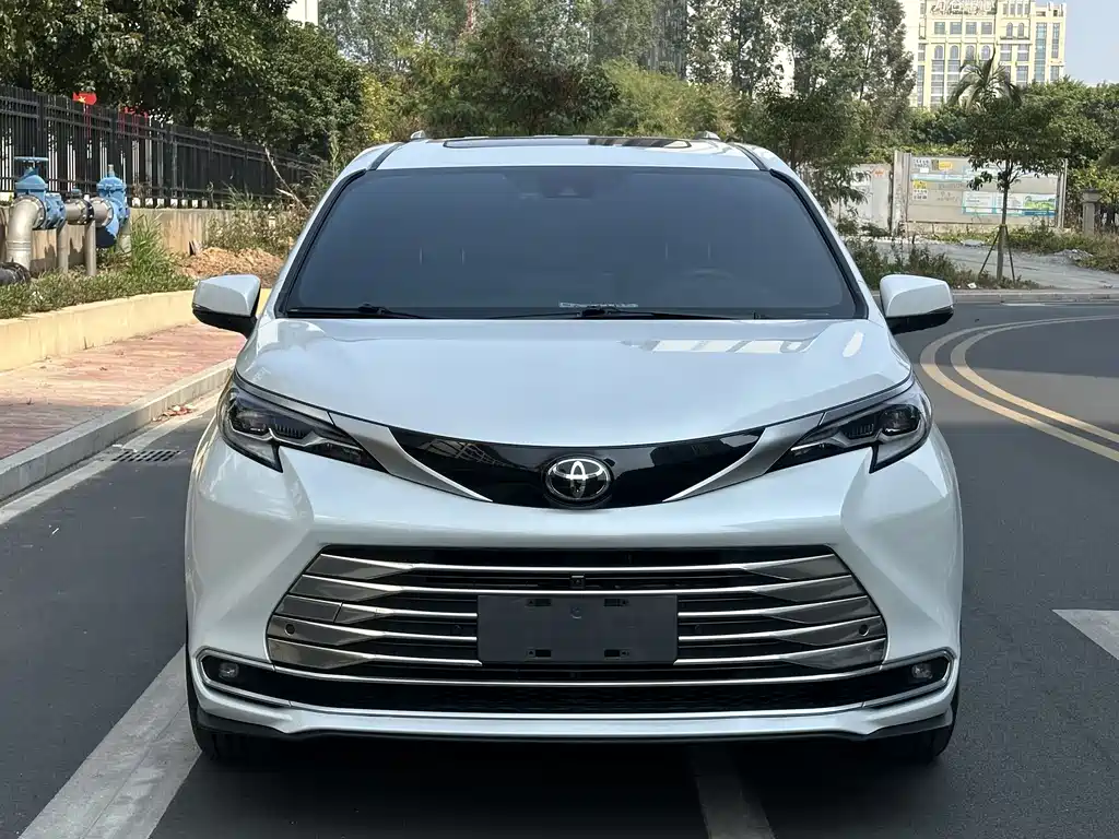 TOYOTA SIENNA
