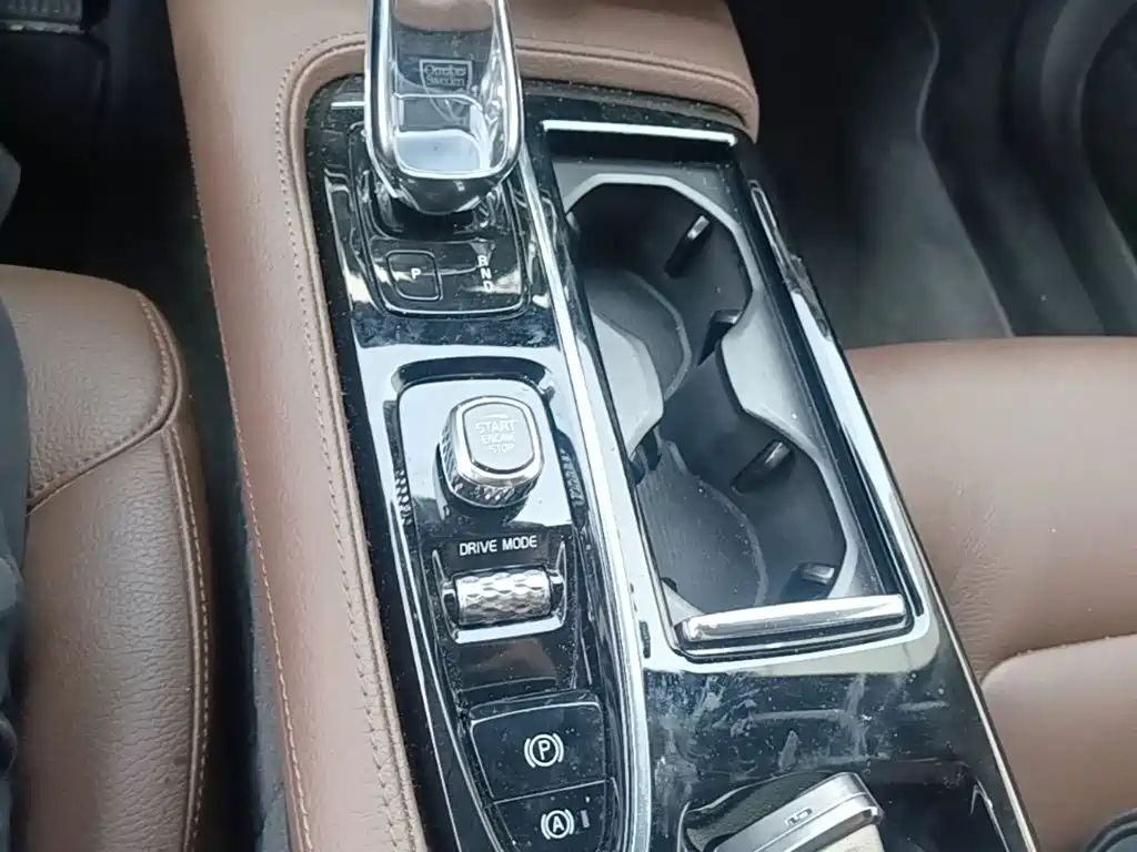 Volvo S90 PHEV — миниатюра 14