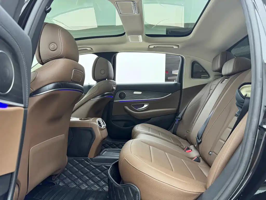 Mercedes-Benz E-Class — миниатюра 10