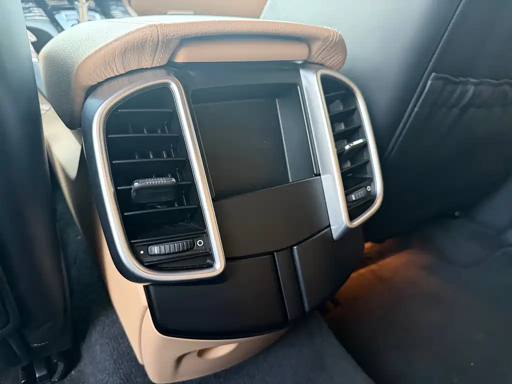 Porsche Cayenne — миниатюра 17