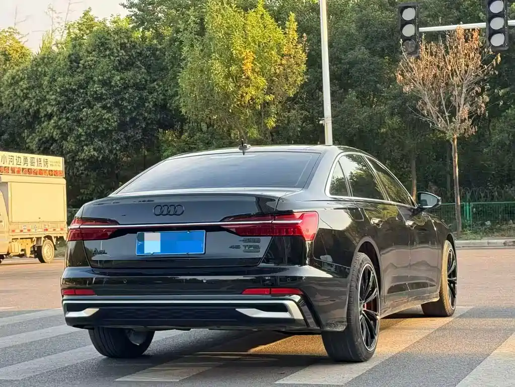 Audi A6L 2023 40 TFSI Luxury