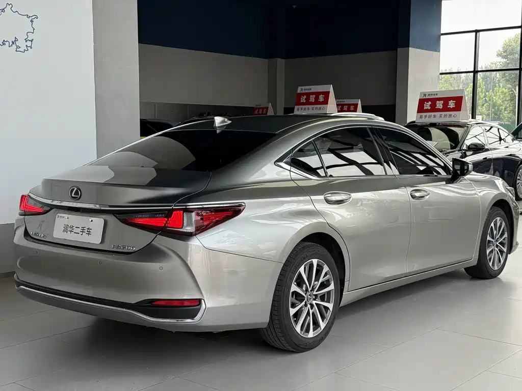 Lexus ES — миниатюра 5