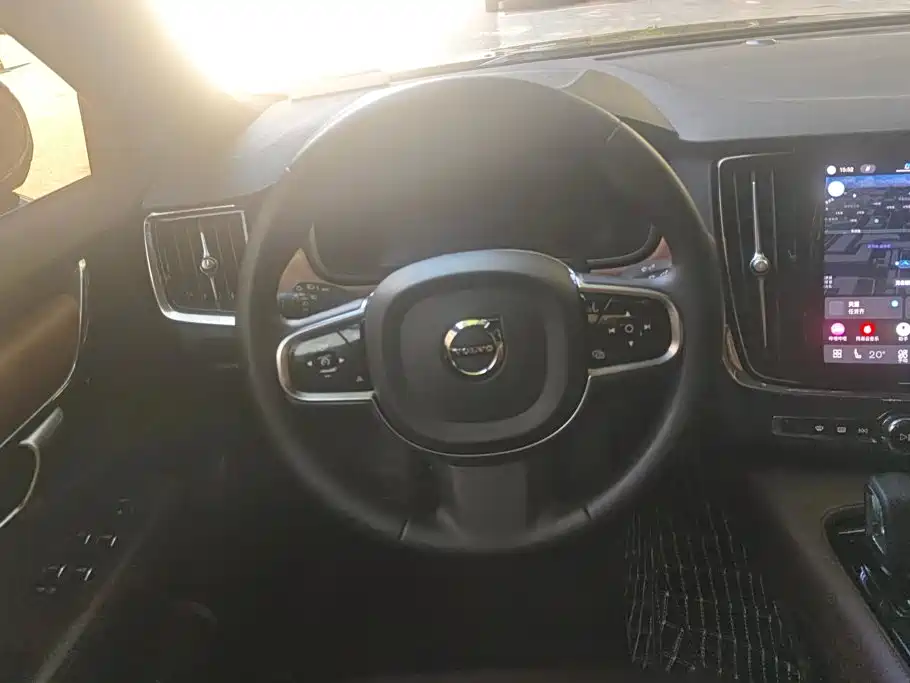 Volvo S90 PHEV — миниатюра 15