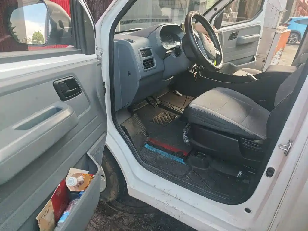 Wuling Yangguang — миниатюра 12
