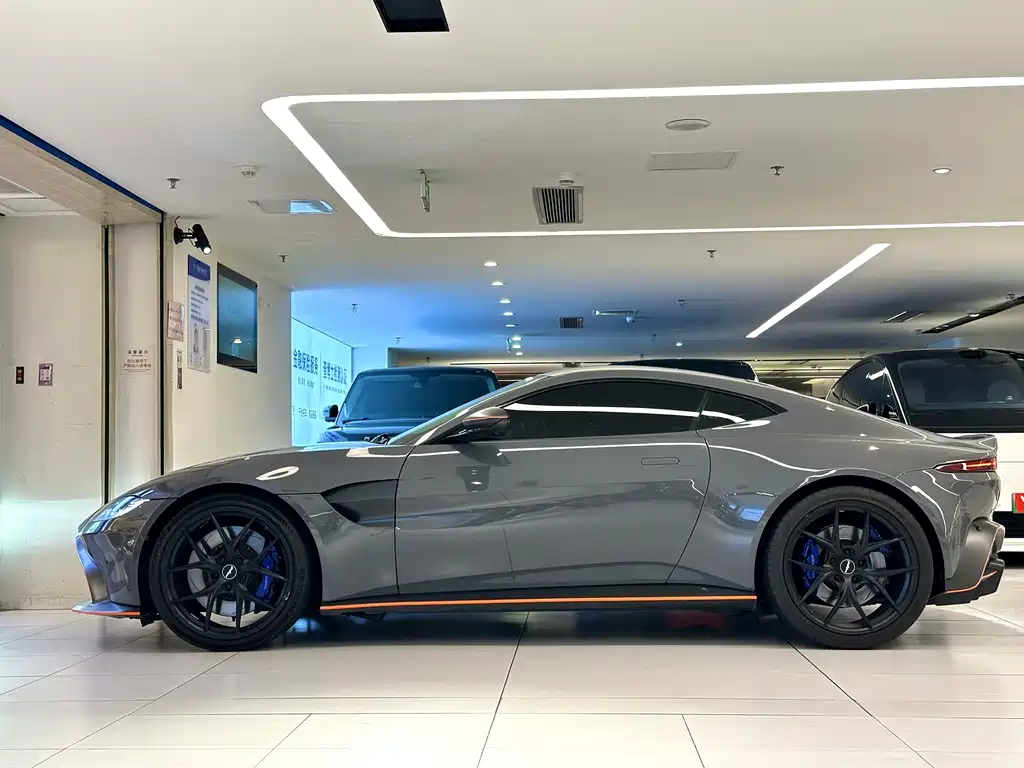 Aston Martin V8 Vantage — миниатюра 4