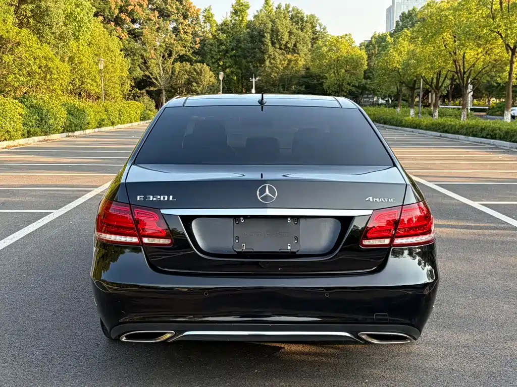 Mercedes-Benz E-Class — миниатюра 12