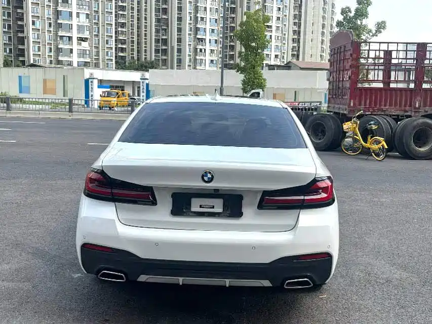 BMW 5 Series — миниатюра 8