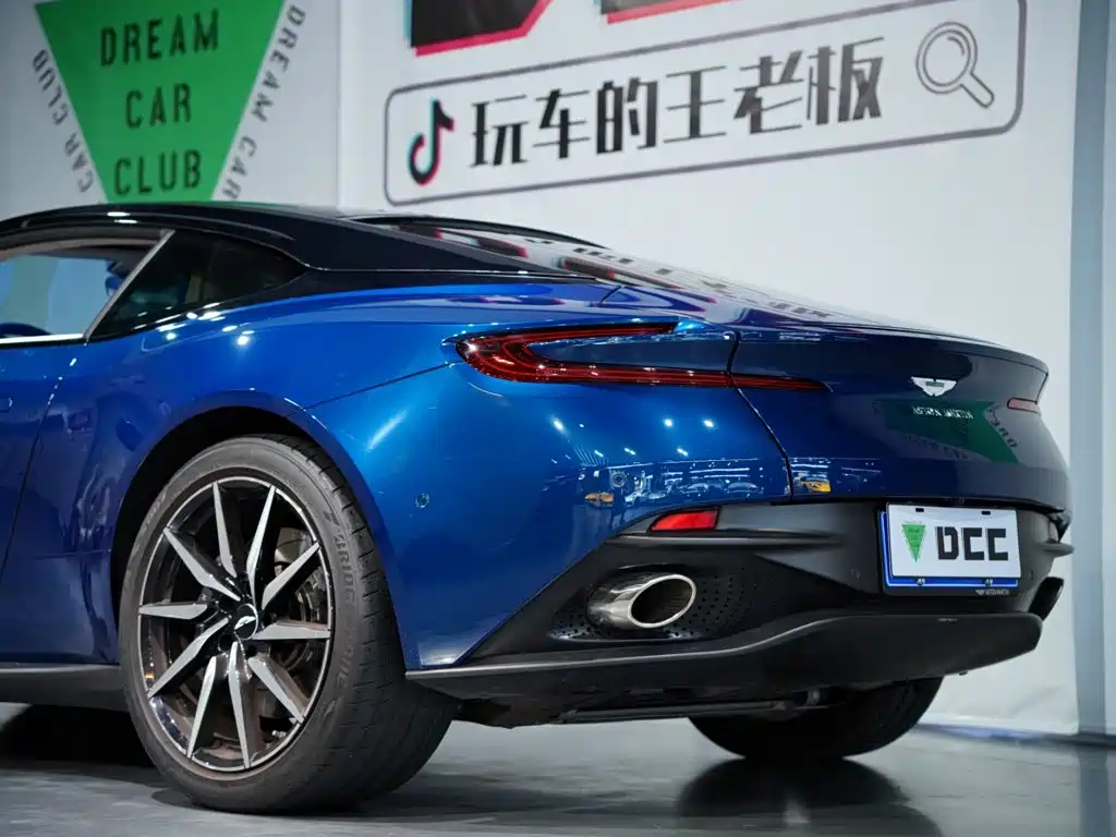Aston Martin DB11 — миниатюра 13