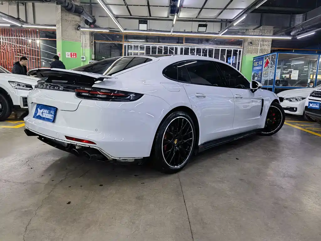 PORSCHE PANAMERA