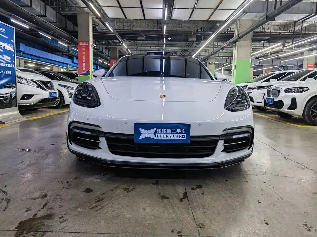 PORSCHE PANAMERA