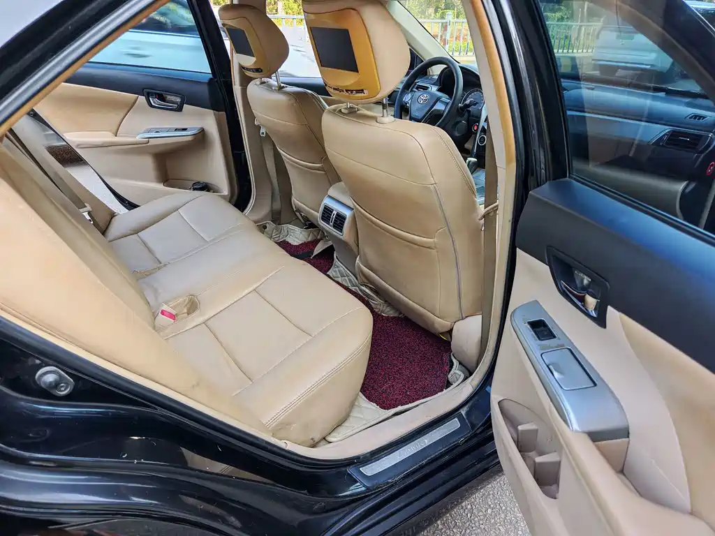 Toyota Camry — миниатюра 8