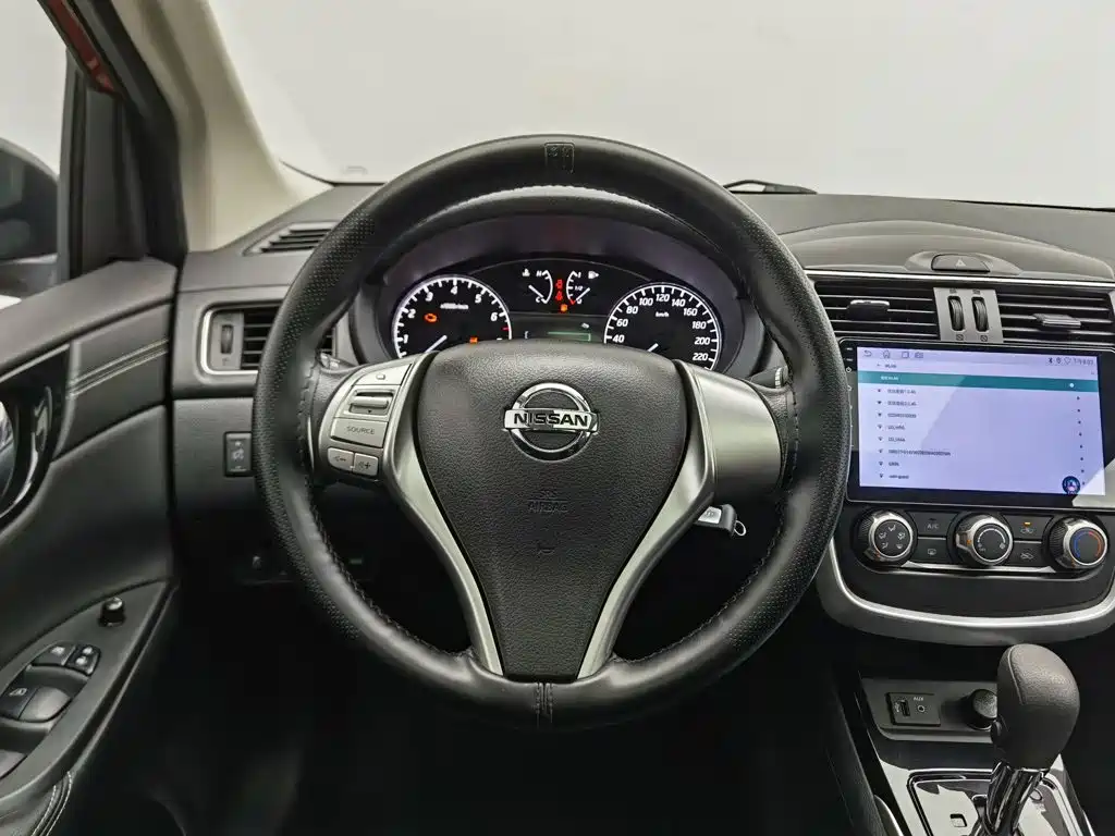 Nissan Tiida — миниатюра 11