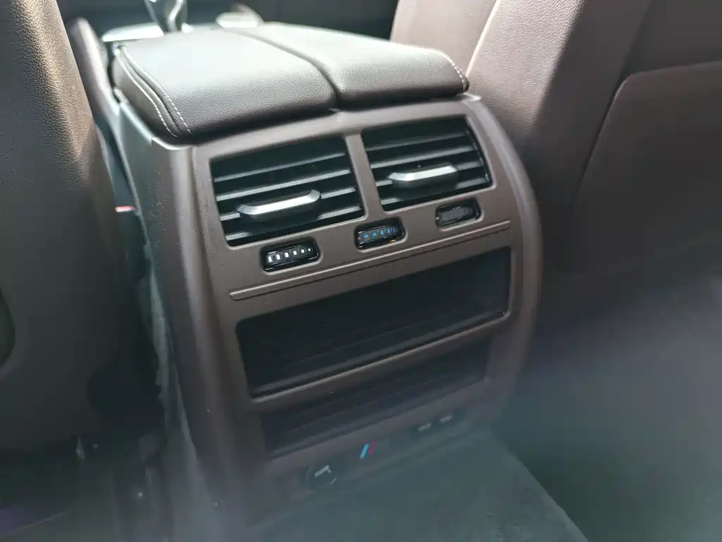 BMW 5 Series New Energy — миниатюра 18
