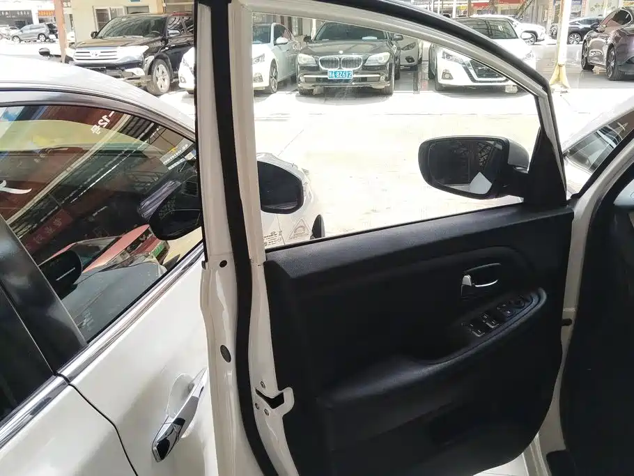 Kia Carens — миниатюра 7
