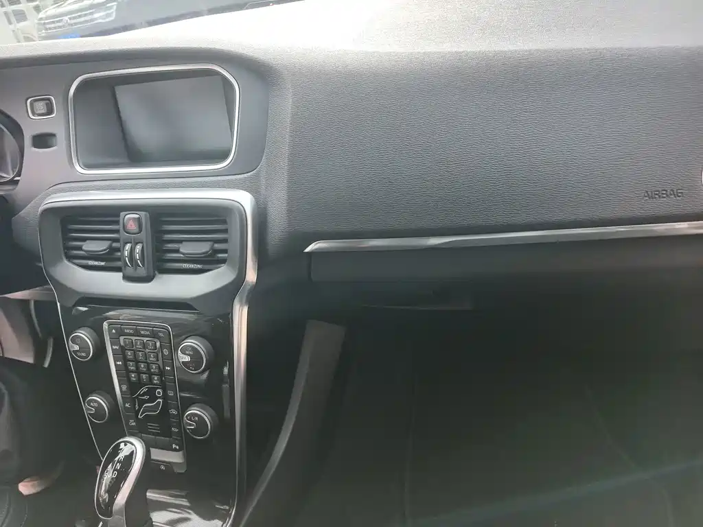 Volvo V40 — миниатюра 19