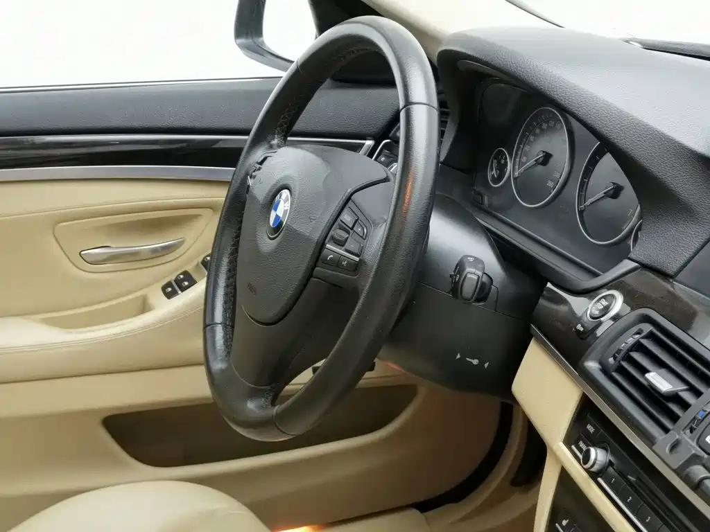 BMW 5 Series — миниатюра 22