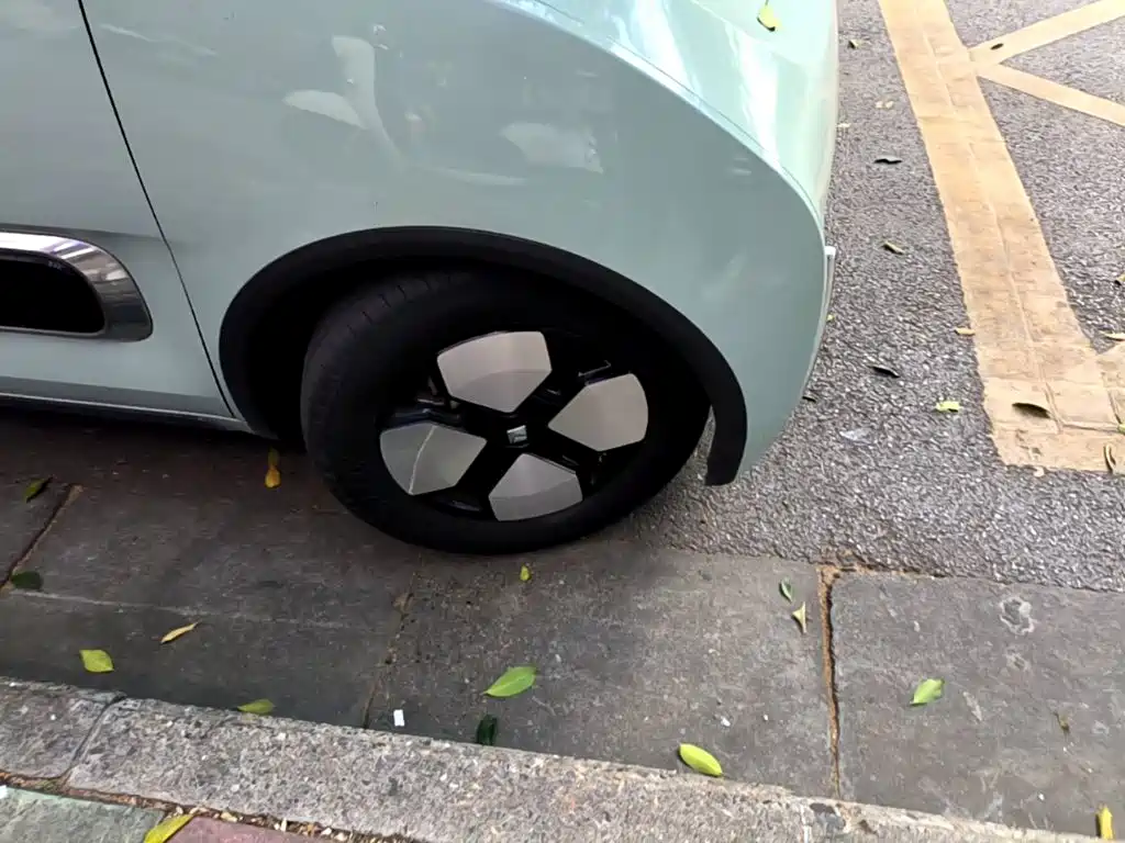 Baojun KiWi EV — миниатюра 10
