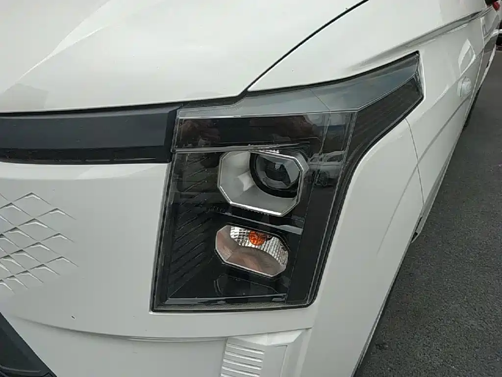 予风汽车 予风黄金仓 — миниатюра 24