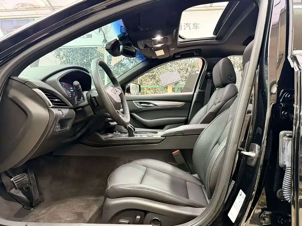 Cadillac CT5 — миниатюра 5
