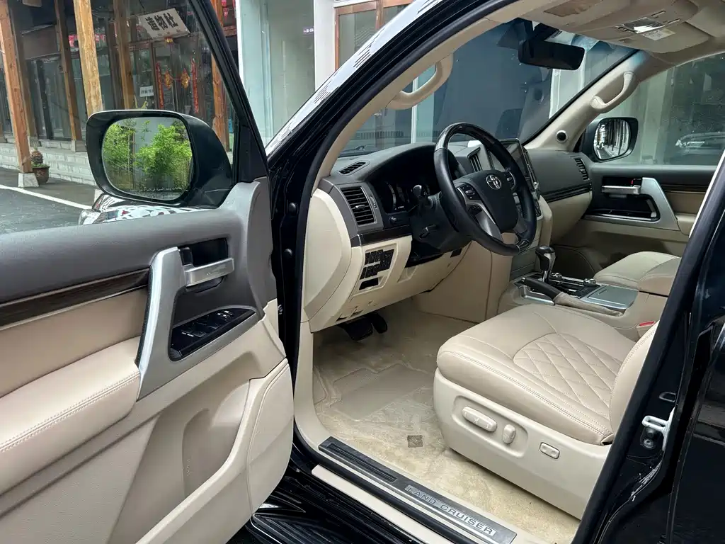 Toyota Land Cruiser 2020 5.7L