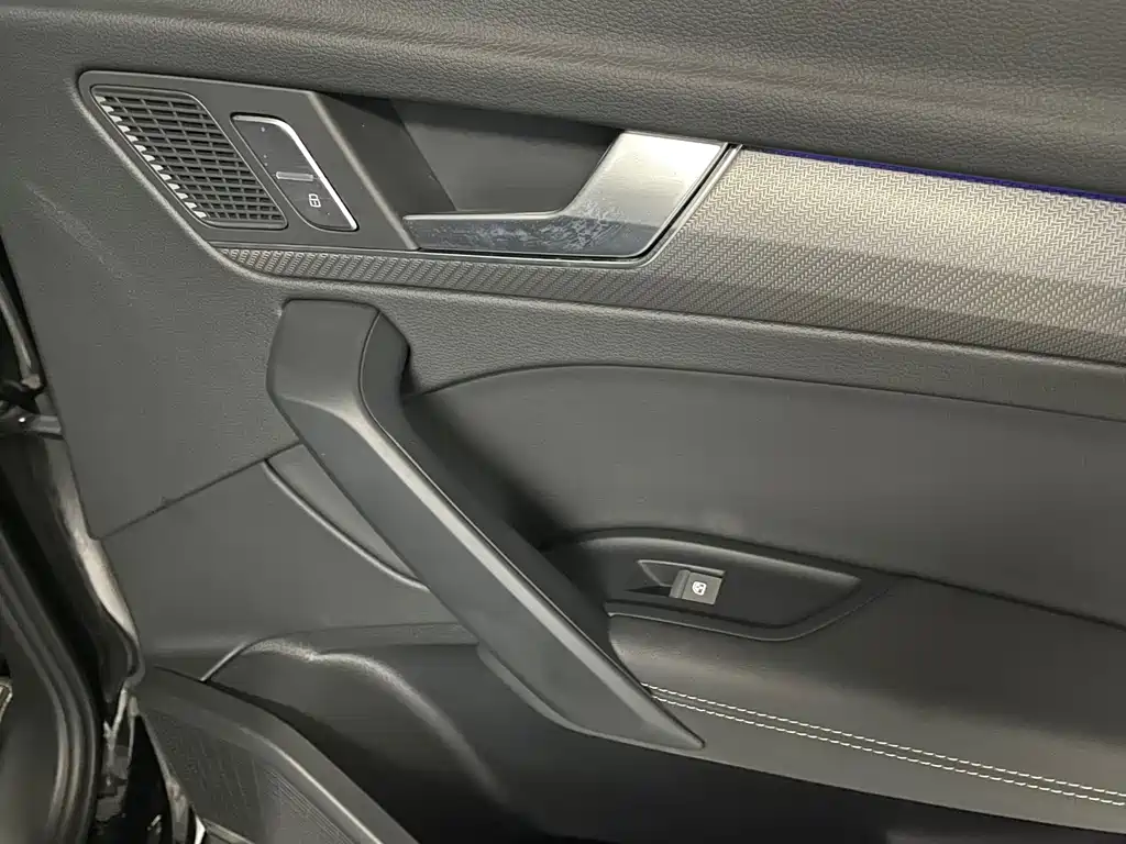 Audi Q5L — миниатюра 21