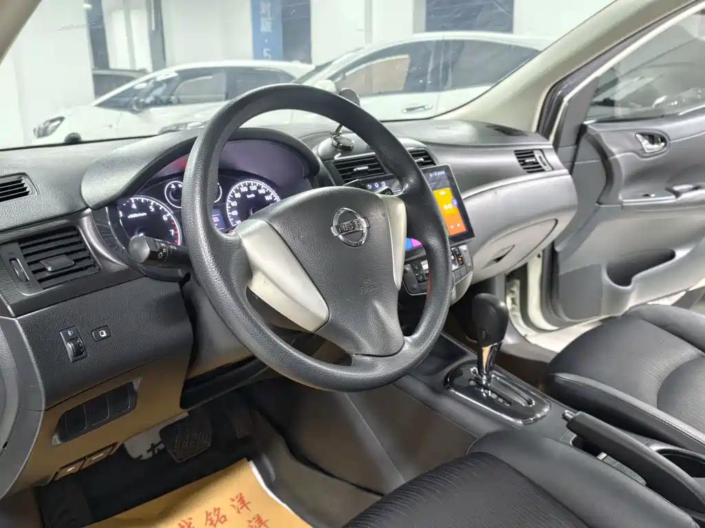 Nissan Tiida — миниатюра 10