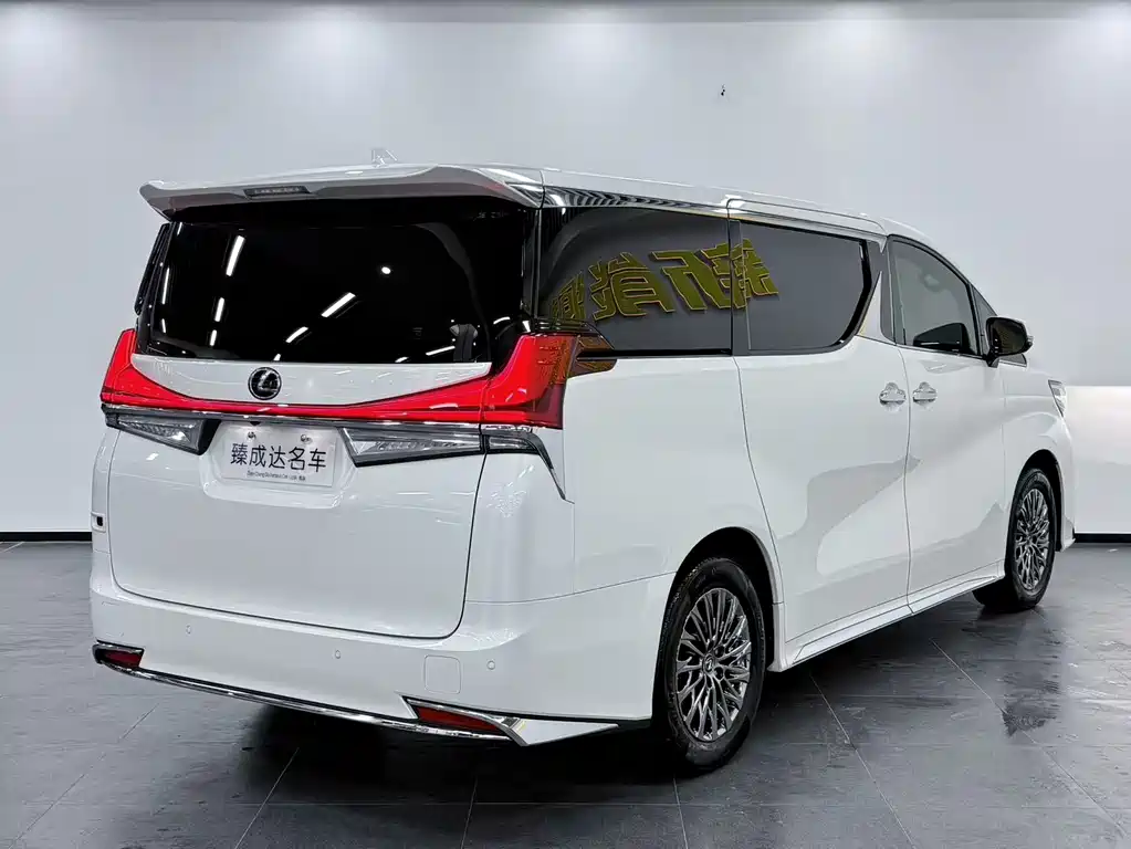 Lexus LM 2020 300h мест