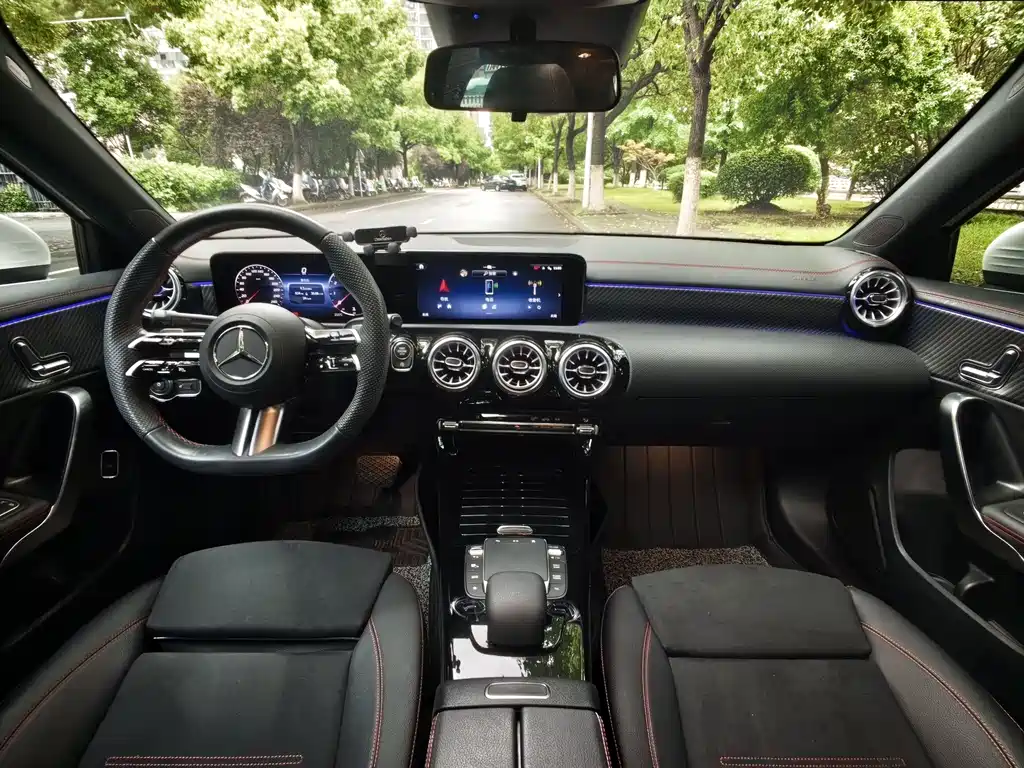 Mercedes-Benz A-Class A 2024 A 200 L Fashion