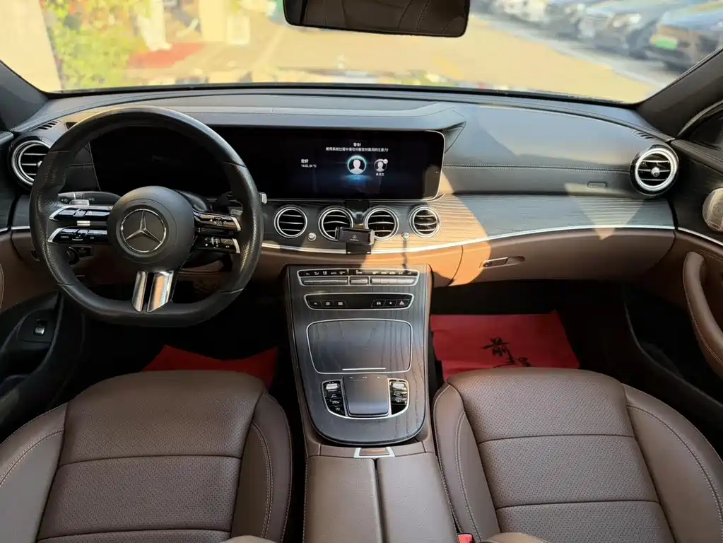 Mercedes-Benz E-Class — миниатюра 7