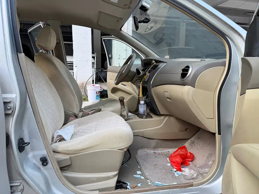 Nissan Livina — миниатюра 10