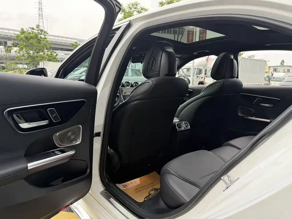 Mercedes-Benz C-Class — миниатюра 10