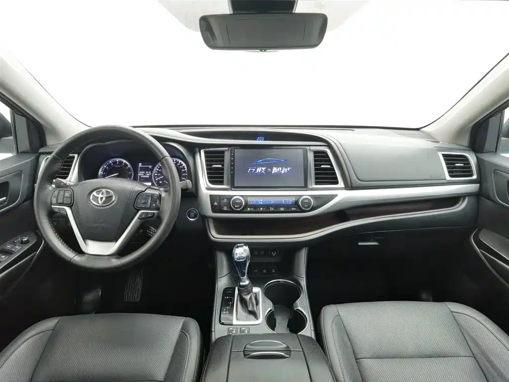 Toyota Highlander 2018 2.0T Luxury 7 мест V