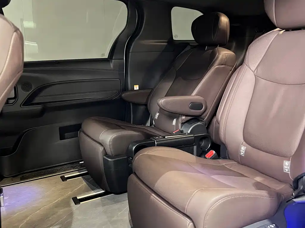 Toyota Sienna — миниатюра 10