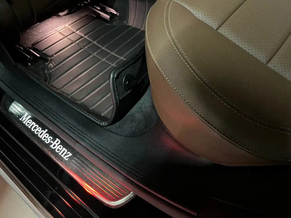 Mercedes-Benz E-Class — миниатюра 34